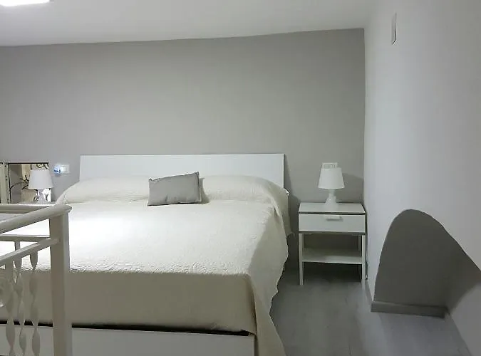 فندق مبيت وإفطار Casa Lucia نابولي